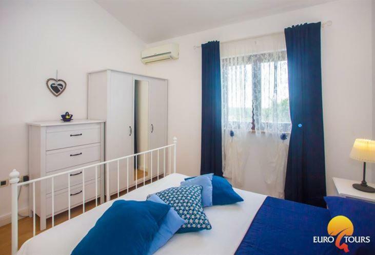 Holiday Home Marina Kaštelir Eksteriør bilde